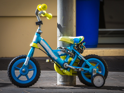 Stützräder am Kinderfahrrad anbringen