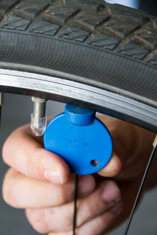 Speichen am Fahrrad richtig nachspannen